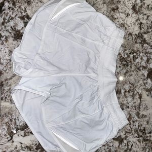 Lululemon hotty hot shorts in white size 4